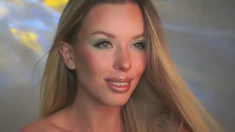 Snapshot of agent_blonde chatting on 10-18-25, 06:52 May online show from 10-18-25, 06:52