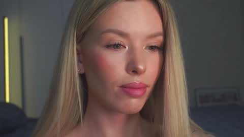 Snapshot of agent_blonde chatting on 02-28-26, 01:17 May online show from 02-28-26, 01:17