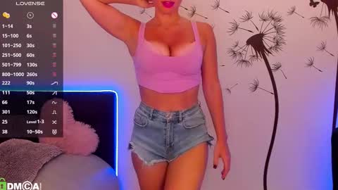 Snapshot of agent_polly chatting on 09-12-25, 01:33 Polly online show from 09-12-25, 01:33