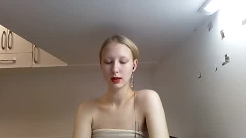Snapshot of agnesmolima chatting on 11-14-25, 01:04 Monica online show from 11-14-25, 01:04