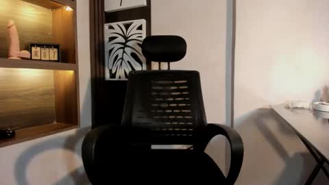 agnesrocuzzo online show from 12-13-25, 07:53