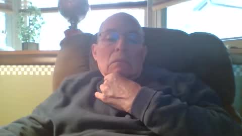 aguynrkfrd online show from 11-18-25, 05:28