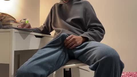 Snapshot of ahmedkhan632131 chatting on 02-11-26, 01:32 Dylan online show from 02-11-26, 01:32