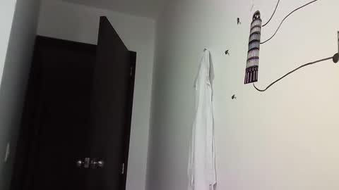 Snapshot of ahntony__69 chatting on 12-12-24, 03:54 ahntony 69 online show from 12-12-24, 03:54