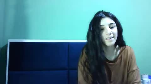 Snapshot of ahotkitty18 chatting on 12-18-24, 04:39 Selena online show from 12-18-24, 04:39