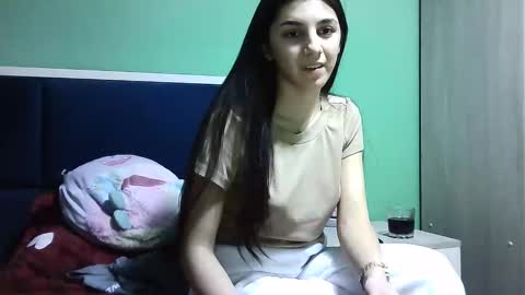 Snapshot of ahotkitty18 chatting on 12-24-24, 03:47 Selena online show from 12-24-24, 03:47