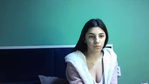 Snapshot of ahotkitty18 chatting on 01-07-25, 05:12 Selena online show from 01-07-25, 05:12