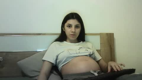 Snapshot of ahotkitty18 chatting on 11-05-25, 05:13 Selena online show from 11-05-25, 05:13