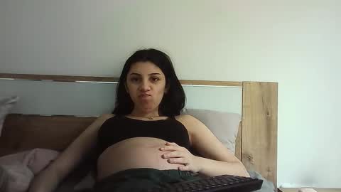 Snapshot of ahotkitty18 chatting on 11-08-25, 08:36 Selena online show from 11-08-25, 08:36