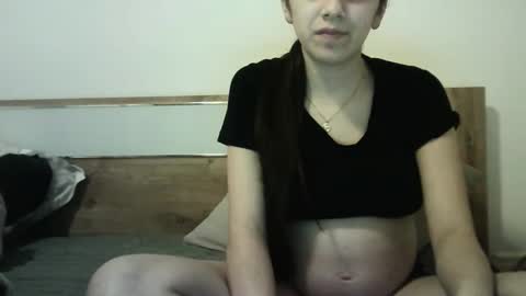 Snapshot of ahotkitty18 chatting on 11-09-25, 07:23 Selena online show from 11-09-25, 07:23