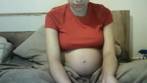 Snapshot of ahotkitty18 chatting on 11-21-25, 06:12 Selena online show from 11-21-25, 06:12