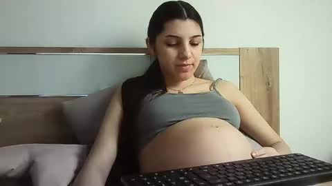 Snapshot of ahotkitty18 chatting on 11-27-25, 09:11 Selena online show from 11-27-25, 09:11