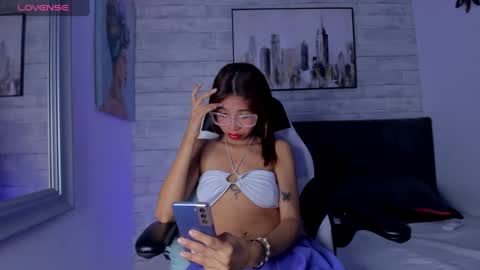 Snapshot of aida_princess chatting on 03-09-25, 11:56 Aida online show from 03-09-25, 11:56