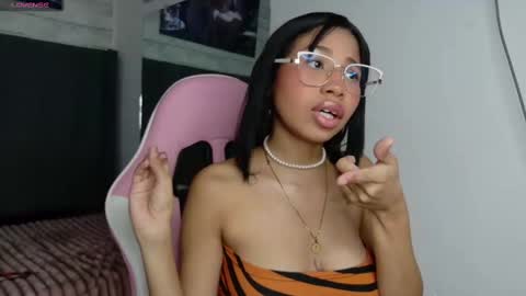 Snapshot of aida_princess chatting on 10-19-25, 11:16 Aida online show from 10-19-25, 11:16