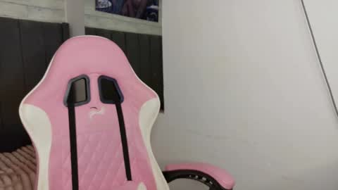 Snapshot of aida_princess chatting on 10-30-25, 11:27 Aida online show from 10-30-25, 11:27