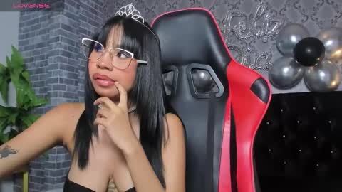 Snapshot of aida_princess chatting on 11-15-25, 12:30 Aida online show from 11-15-25, 12:30