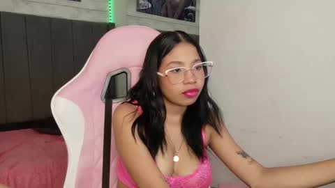 Snapshot of aida_princess chatting on 12-04-25, 11:46 Aida online show from 12-04-25, 11:46