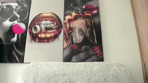 Aida  online show from 10-23-25, 08:18