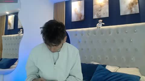 Snapshot of aiden_rivers_ chatting on 05-19-26, 12:33 Aiden online show from 05-19-26, 12:33