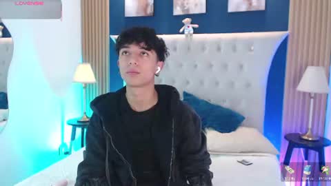 Snapshot of aiden_rivers_ chatting on 06-17-26, 01:12 Aiden online show from 06-17-26, 01:12