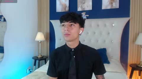 Snapshot of aiden_rivers_ chatting on 06-18-26, 01:15 Aiden online show from 06-18-26, 01:15