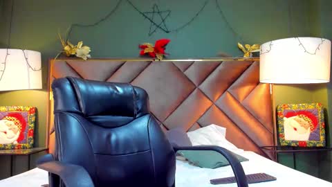 Snapshot of aiden_royce chatting on 12-23-25, 05:05 aiden_royce online show from 12-23-25, 05:05