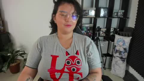 Snapshot of aikadreams chatting on 12-23-24, 01:24 Catalina online show from 12-23-24, 01:24