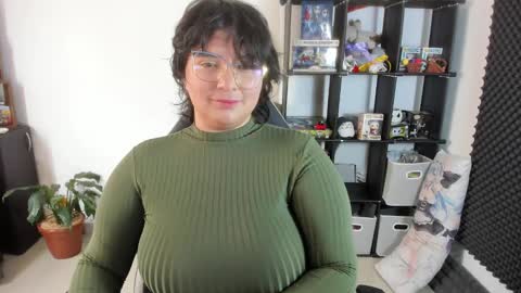 Snapshot of aikadreams chatting on 02-05-25, 03:52 Catalina online show from 02-05-25, 03:52