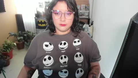 Snapshot of aikadreams chatting on 09-11-25, 12:38 Catalina online show from 09-11-25, 12:38