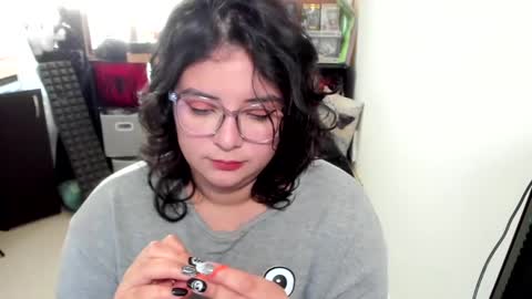 Snapshot of aikadreams chatting on 10-16-25, 01:01 Catalina online show from 10-16-25, 01:01