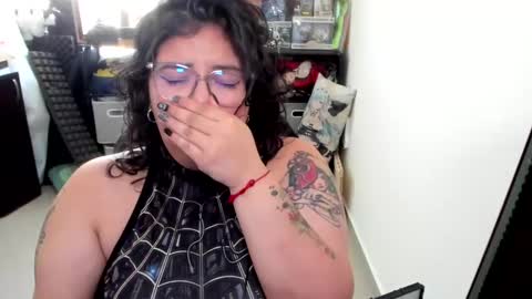 Snapshot of aikadreams chatting on 10-17-25, 01:57 Catalina online show from 10-17-25, 01:57