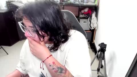 Snapshot of aikadreams chatting on 11-06-25, 02:07 Catalina online show from 11-06-25, 02:07