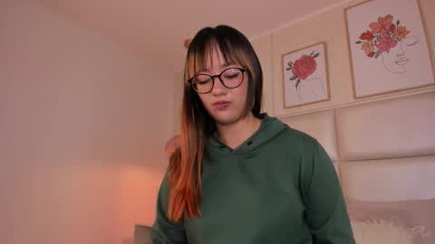 Aily Yozuko online show from 10-17-25, 02:48