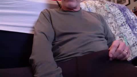 Snapshot of airier chatting on 12-17-25, 02:12 airier online show from 12-17-25, 02:12