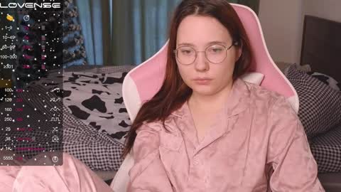 Snapshot of airyhill chatting on 12-24-24, 08:22 airyhill online show from 12-24-24, 08:22