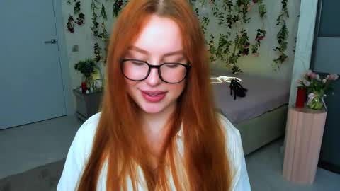Snapshot of airysilhouette chatting on 05-23-26, 04:39 Louise online show from 05-23-26, 04:39