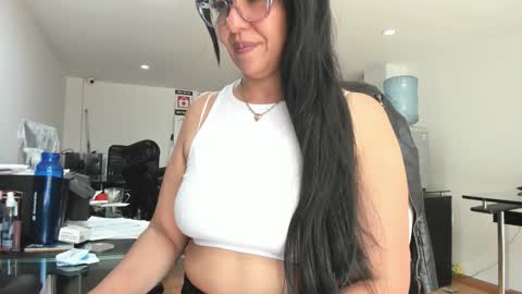 Snapshot of aisha_latina chatting on 12-01-25, 03:06 Katie online show from 12-01-25, 03:06
