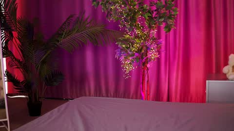 Lora online show from 02-06-25, 12:59