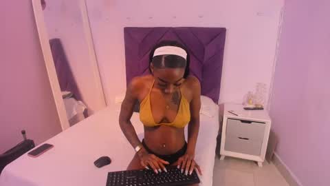 Snapshot of aishalehmann chatting on 10-07-25, 11:40 aishalehmann online show from 10-07-25, 11:40