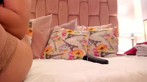 aisha  online show from 01-11-26, 07:19