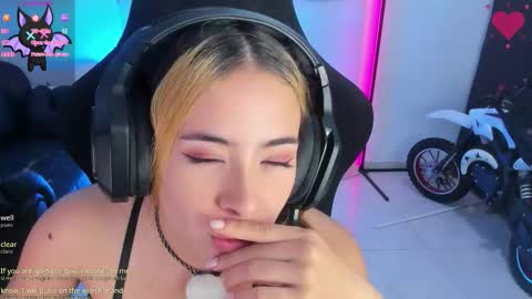 aishelyng20 online show from 10-24-25, 06:43