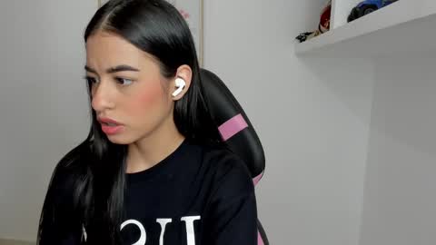 Snapshot of aitana05 chatting on 02-13-25, 10:11 VALENTINA independent online show from 02-13-25, 10:11