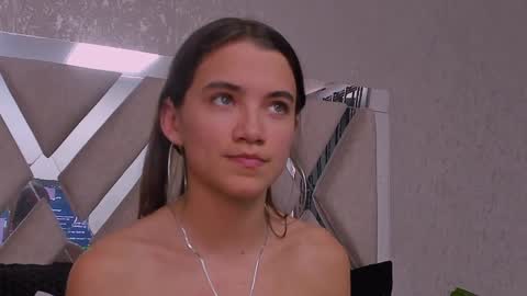 little aitana  online show from 01-18-25, 03:59