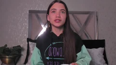 little aitana  online show from 02-06-25, 12:05