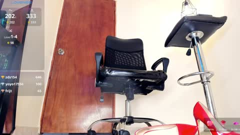 Snapshot of aitana_purple chatting on 12-23-24, 03:07 Aitana online show from 12-23-24, 03:07