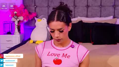 Queen Dumont   online show from 02-20-26, 01:35