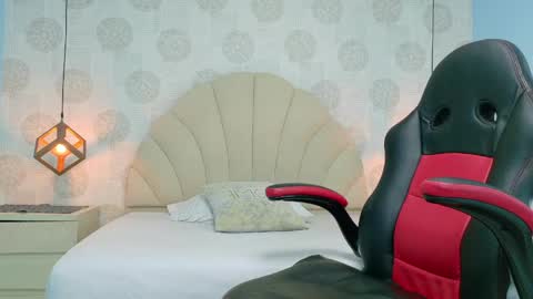 AIXA online show from 04-21-26, 07:17