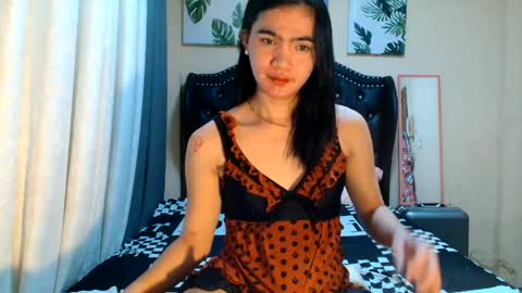 Snapshot of akamamiki25 chatting on 05-22-26, 11:05 akamamiki25 online show from 05-22-26, 11:05