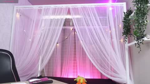             online show from 10-13-25, 08:42