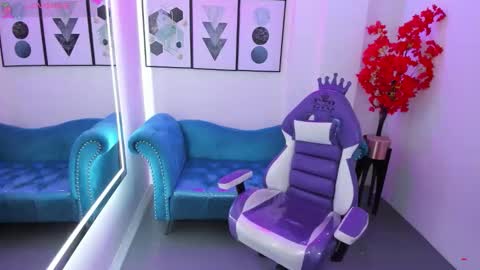 Snapshot of akaza_hakuji_ chatting on 09-20-25, 12:17 Azaka online show from 09-20-25, 12:17